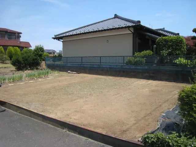 除草＋防草シート施工（施工前）